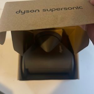 100% authentic dyson flyaway tool. Never used